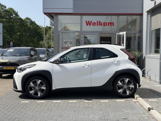 Toyota AYGO X Hybrid 115 Play + Style Pack Lichtmetalen velgen, Voorstoelen verwarmd, Cruise control, Climate control, Achteruitrijcamera