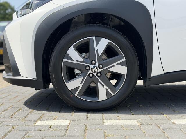 Toyota AYGO X Hybrid 115 Play + Style Pack Lichtmetalen velgen, Voorstoelen verwarmd, Cruise control, Climate control, Achteruitrijcamera