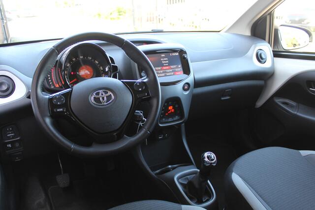 Toyota AYGO 1.0 VVT-i x-joy | Rijklaar | Stoelverw. | Clima | Apple/Android | Camera | All-season | LM-velgen