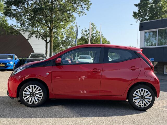 Toyota AYGO 1.0 VVT-i x-play AUTOMAAT | APPLE CARPLAY / ANDROID AUTO | CAMERA | AIRCO | ONDERHOUD UITGEVOERD | DIRECT LEVERBAAR |