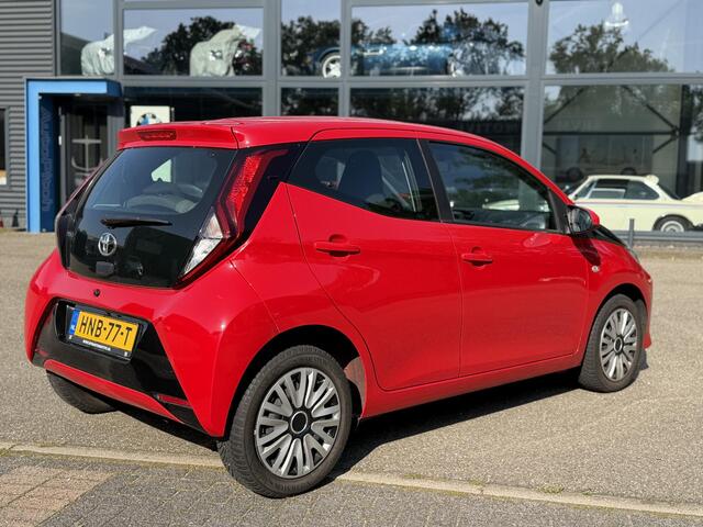 Toyota AYGO 1.0 VVT-i x-play AUTOMAAT | APPLE CARPLAY / ANDROID AUTO | CAMERA | AIRCO | ONDERHOUD UITGEVOERD | DIRECT LEVERBAAR |