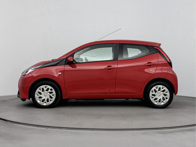 Toyota AYGO 1.0 VVT-i x-play | Airco | Apple Carplay/Android Auto | Parkeercamera | Onderweg-naar-dealer