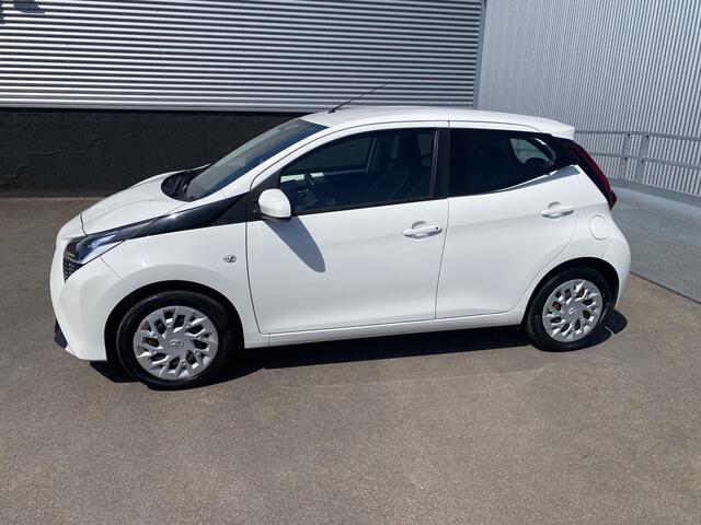 Toyota AYGO 1.0 VVT-i x-play Apple Carplay/Android Auto, achteruitrij camera, airconditioning, Nederlandse auto!
