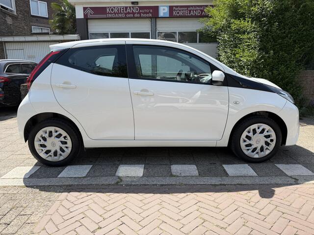 Toyota AYGO 1.0 VVT-i x-play AIRCO CAMERA LED