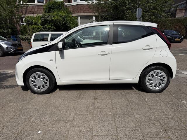 Toyota AYGO 1.0 VVT-i x-play AIRCO CAMERA LED