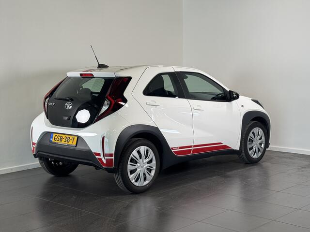 Toyota AYGO X 1.0 VVT-i MT Play | Rood Sticker pakket | CarPlay | Camera achter |