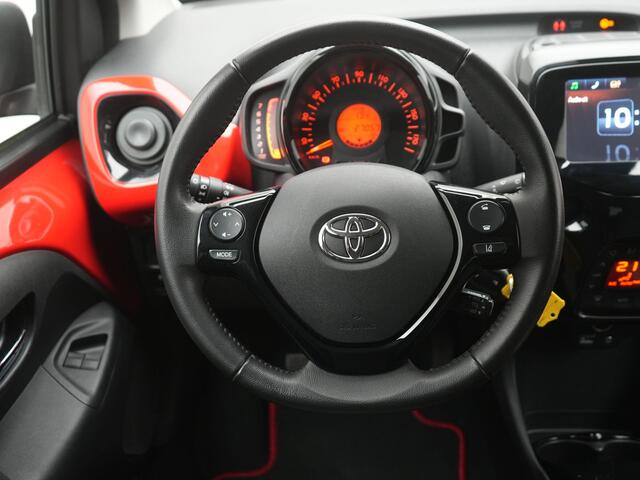 Toyota AYGO 1.0 VVT-i x | Dealer Onderhouden | Achteruitrijcamera | Licht Metaal | Onderweg-naar-dealer