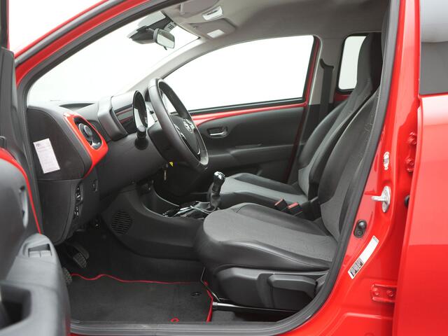 Toyota AYGO 1.0 VVT-i x | Dealer Onderhouden | Achteruitrijcamera | Licht Metaal | Onderweg-naar-dealer