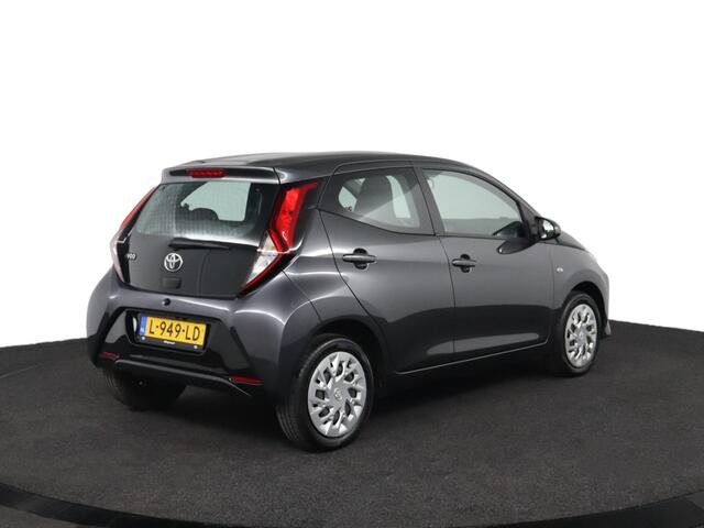 Toyota AYGO 1.0 VVT-i x-play | Apple Carplay/Android Auto | Airco | Parkeercamera |