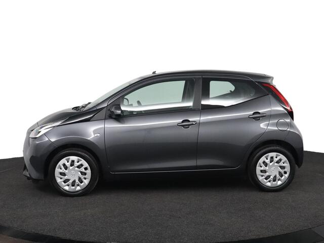 Toyota AYGO 1.0 VVT-i x-play | Apple Carplay/Android Auto | Airco | Parkeercamera |