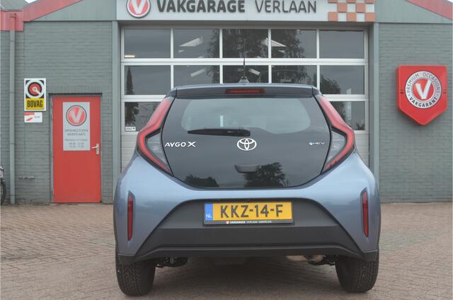 Toyota AYGO X Hybrid 115 play LM-velg, stoelverw. ACC, Camera