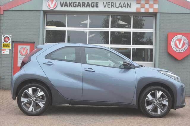 Toyota AYGO X Hybrid 115 play LM-velg, stoelverw. ACC, Camera