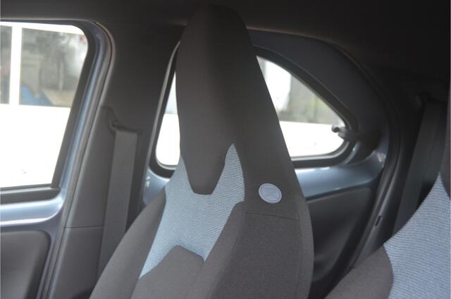 Toyota AYGO X Hybrid 115 play LM-velg, stoelverw. ACC, Camera