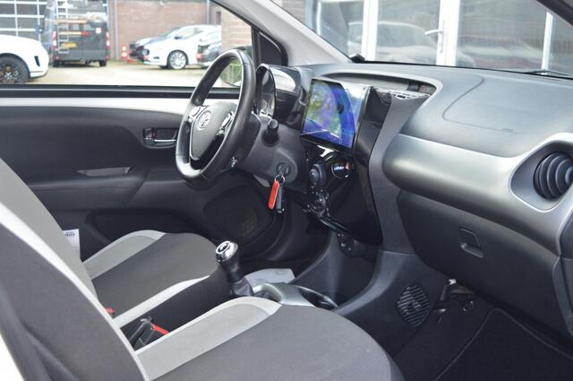 Toyota AYGO 1.0 VVT-i x-play | AIRCO - CAMERA