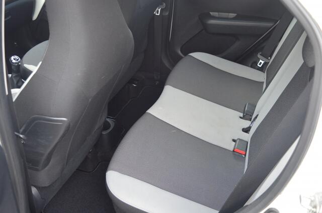 Toyota AYGO 1.0 VVT-i x-play | AIRCO - CAMERA