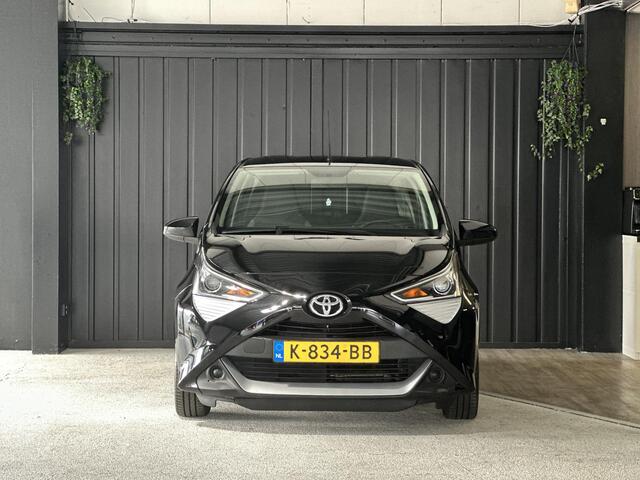 Toyota AYGO 1.0 VVT-i x-play | 1 Eigenaar | Camera | Apple Carplay/Android Auto | Airco | Hill Hold Functie |