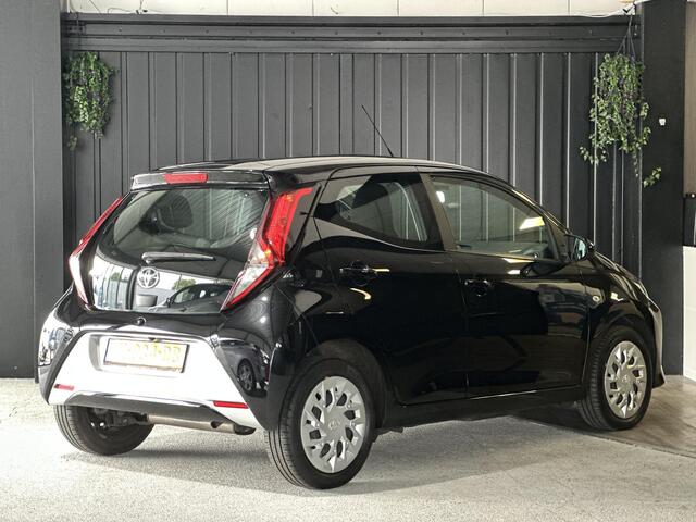 Toyota AYGO 1.0 VVT-i x-play | 1 Eigenaar | Camera | Apple Carplay/Android Auto | Airco | Hill Hold Functie |