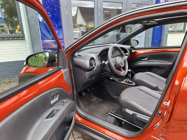 Toyota AYGO X 1.0 VVT-i MT Premium Cabrio, ad. cruise, Apple/Android