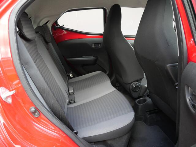 Toyota AYGO 1.0 VVT-i X-PLAY | CAMERA | CARPLAY | NAVIGATIE | ALL-SEASON | APK 03-2027!!