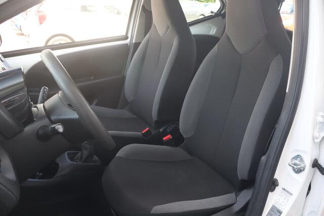 Toyota AYGO 1.0 VVT-i x-fun NL-Auto!! Airco I Audio I Stuurbekr.,