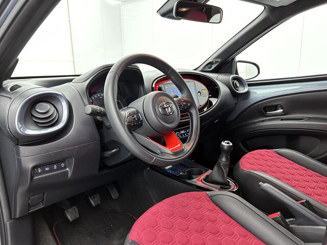 Toyota AYGO X 1.0 VVT-i MT Undercover Premium | Parkeersensoren V+A | JBL-Audio | Stoelverwarming |