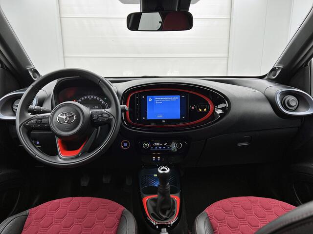 Toyota AYGO X 1.0 VVT-i MT Undercover Premium | Parkeersensoren V+A | JBL-Audio | Stoelverwarming |
