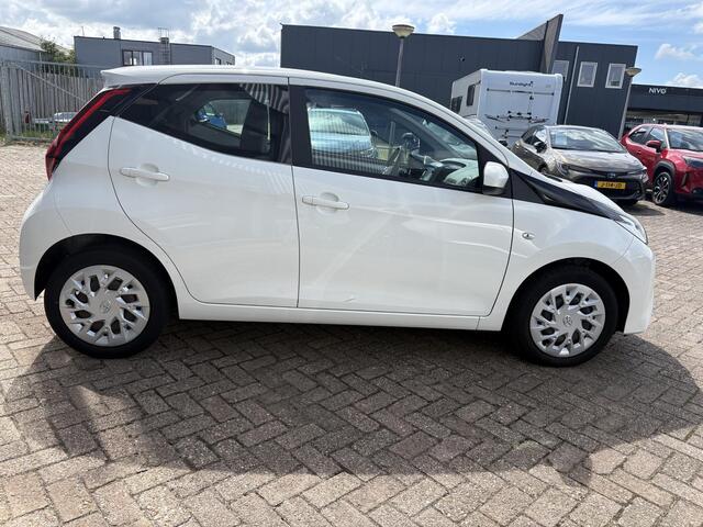 Toyota AYGO 1.0 VVT-i x-play