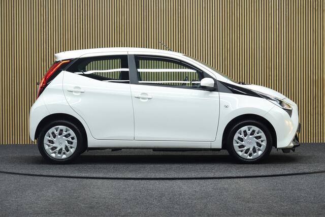 Toyota AYGO 1.0 VVT-i x-play Limited | Apple Carplay & Android Auto | Camera | Maps Navigatie | Airco | All-season Banden