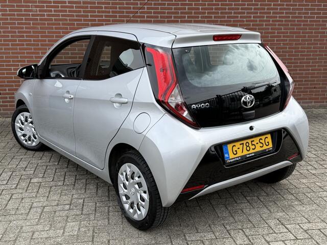 Toyota AYGO 1.0 VVT-i x-play AUTOMAAT CARPLAY CAMERA BLUETOOTH NL-AUTO