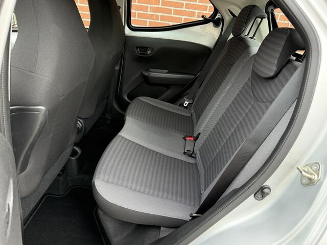 Toyota AYGO 1.0 VVT-i x-play AUTOMAAT CARPLAY CAMERA BLUETOOTH NL-AUTO