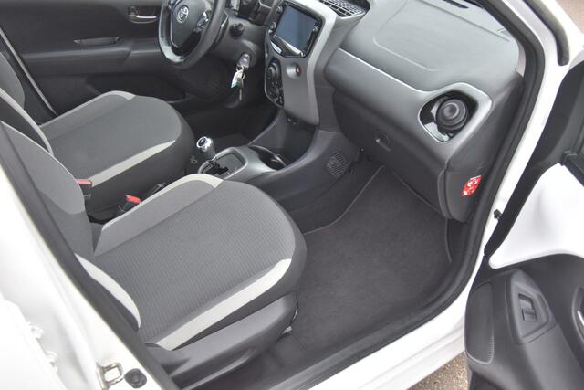 Toyota AYGO 1.0 VVT-i x-play , NAVI VIA APP , AIRCO , A UITRIJ CAM , EL VOOR ,