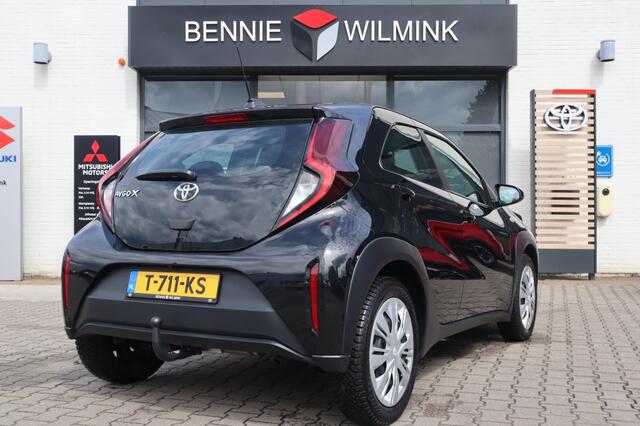 Toyota AYGO X 1.0 VVT-i MT Play Trekhaak | Armsteun | All Seasonbanden
