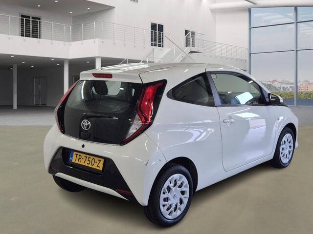 Toyota AYGO 1.0 VVT-i x-play AUT! 1e Eig! Camera! Nwe APK! VERWACHT!