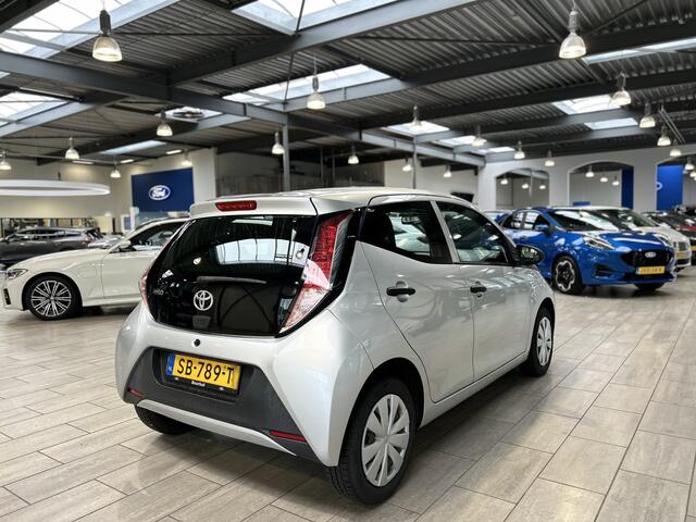 Toyota AYGO 1.0 VVT-i 70pk x-fun | Cruise Control | Bluetooth | Airco | All-season banden |