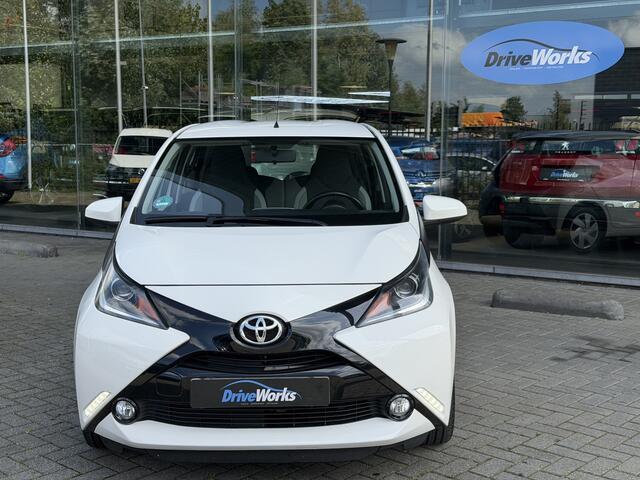 Toyota AYGO 1.0 VVT-i x-play Interesse, Proefrit? Bel of app met: 06-24 28 28 42 / 06-42130156