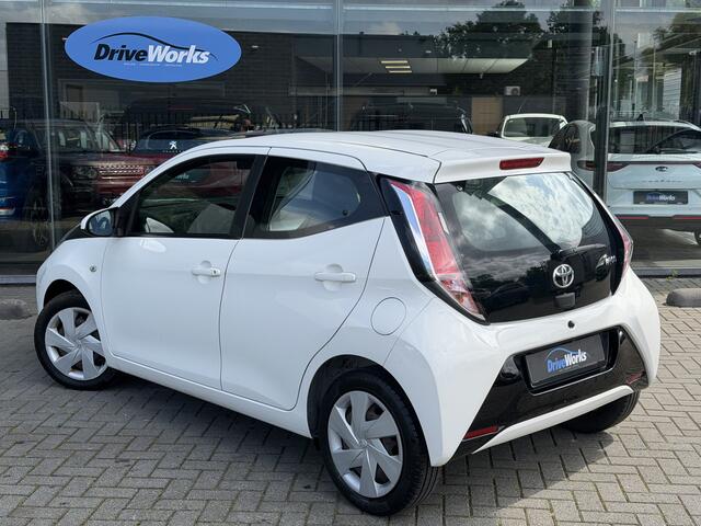 Toyota AYGO 1.0 VVT-i x-play Interesse, Proefrit? Bel of app met: 06-24 28 28 42 / 06-42130156