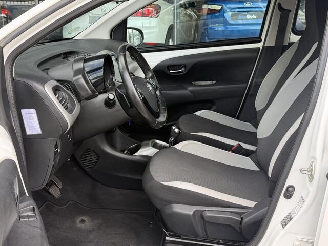 Toyota AYGO 1.0 VVT-i x-play Interesse, Proefrit? Bel of app met: 06-24 28 28 42 / 06-42130156