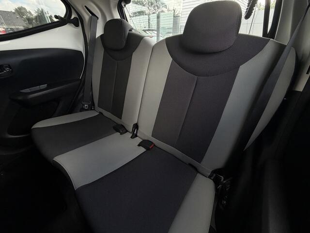 Toyota AYGO 1.0 VVT-i x-play Interesse, Proefrit? Bel of app met: 06-24 28 28 42 / 06-42130156