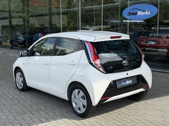 Toyota AYGO 1.0 VVT-i x-play Interesse, Proefrit? Bel of app met: 06-24 28 28 42 / 06-42130156