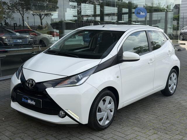 Toyota AYGO 1.0 VVT-i x-play Interesse, Proefrit? Bel of app met: 06-24 28 28 42 / 06-42130156