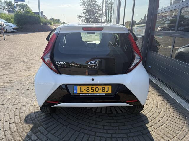 Toyota AYGO 1.0 VVT-i x-play limited