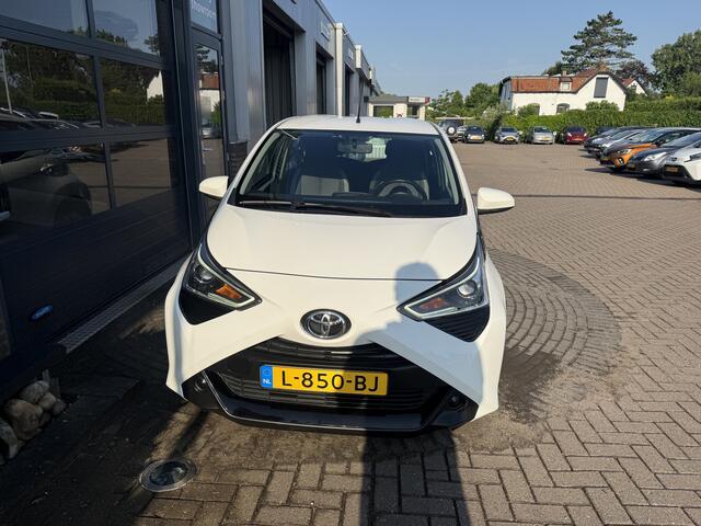 Toyota AYGO 1.0 VVT-i x-play limited