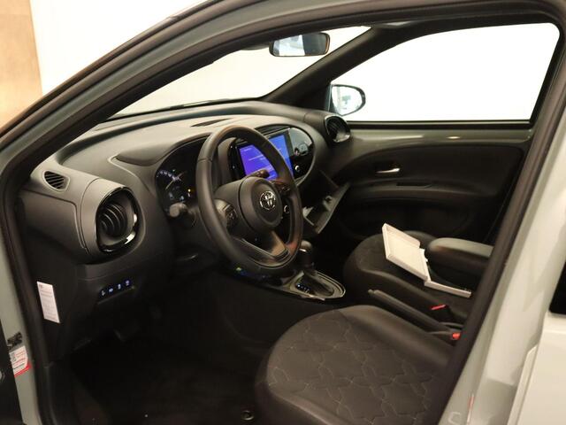 Toyota AYGO X 1.0 VVT-i S-CVT Envy - ORIGINEEL NEDERLANDE AUTO - ACHTERUITRIJCAMERA - AUTOMATISCHE AIRCO - APPLE CARPLAY/ANDROID AUTO - NAVIGATIESYSTEEM FULL MAP - ADAPTIEVE CRUISE CONTROL - RIJSTROOKSENSOR MET CORRECTIE - VERKEERSBORDDETECTIE - LED KOPLAMPEN - GROOT