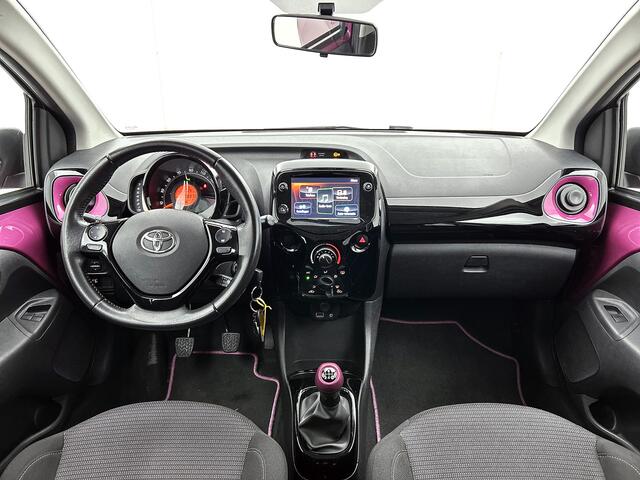 Toyota AYGO 1.0 VVT-i x-Cite | Dealer onderhouden | Apple CarPlay/Android auto | Airco | 15" Velgen | Achteruitrijcamera |