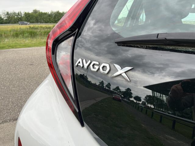 Toyota AYGO X 1.0 VVT-i MT / Airco /