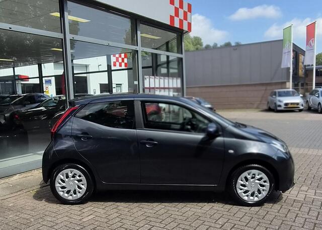 Toyota AYGO 1.0 VVT-i X-Play