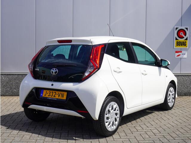 Toyota AYGO 1.0 VVT-i x-play Automaat | CarPlay | Camera | NAP | Airco