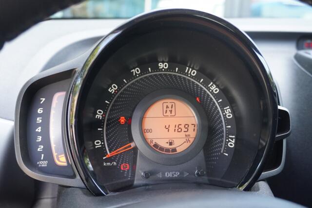 Toyota AYGO 1.0 VVT-i x-play Automaat | CarPlay | Camera | NAP | Airco