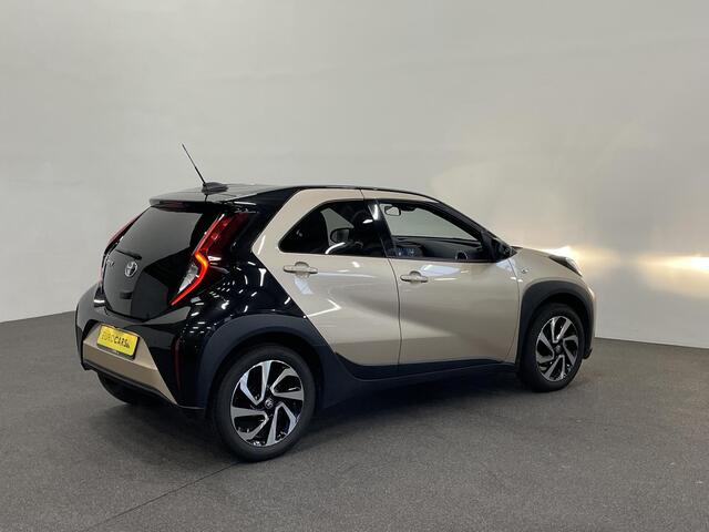 Toyota AYGO X 1.0 VVT-i Automaat Pulse Navigatie Apple Carplay/Android Auto Camera 17" Lichtmetalen Velgen Climate Control Adaptieve Cruise Control Two Tone