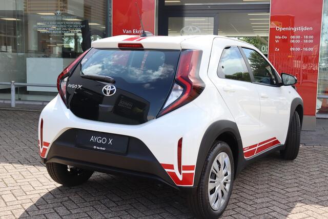 Toyota AYGO X 1.0 VVT-i Play , Rode accenten, Achteruitrij Camera, Adaptieve Cruise, Lane assist, Apple & Android auto Demo Voordeel!